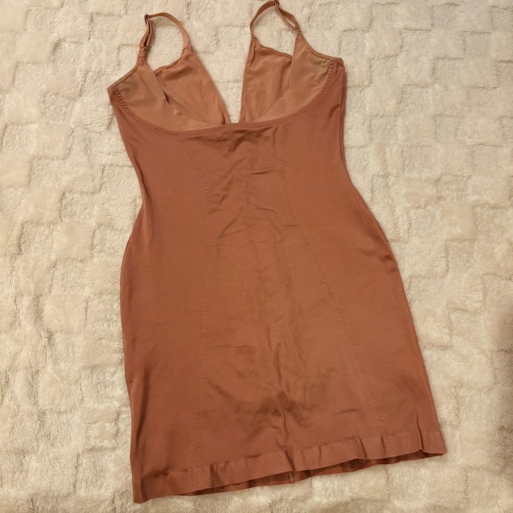 Victorias Secret  CURVACEOUS PUSH-UP SHAPING SLIP WITH PANTY - Tan